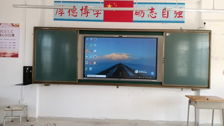 学校教学一体机批量安装