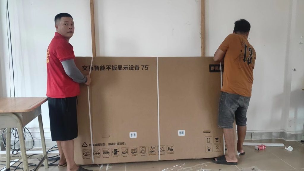 学校教学一体机批量安装 现场实拍（2）