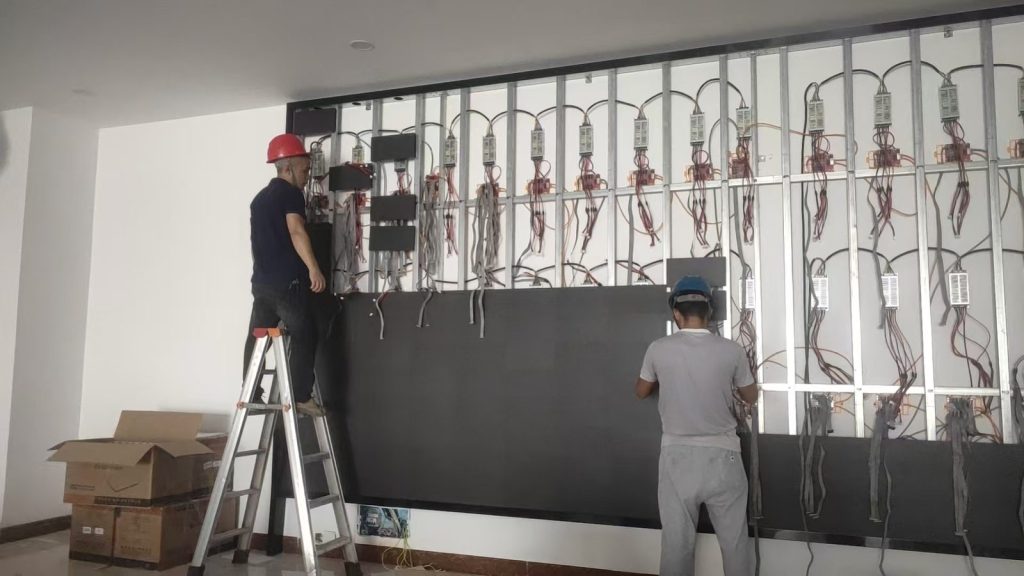户外 LED 显示屏安装工程 现场实拍（2）
