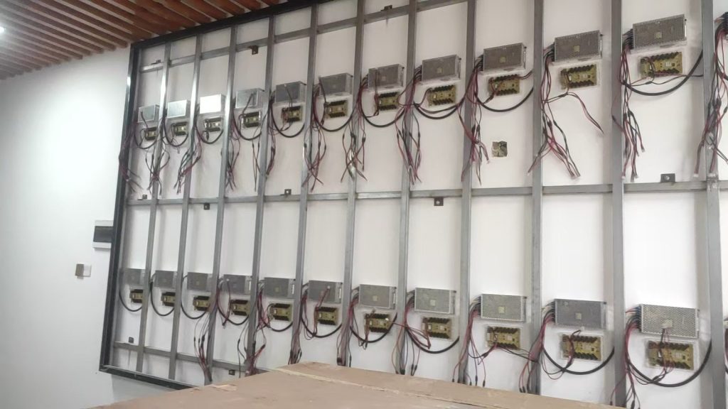 户外 LED 显示屏安装工程 现场实拍（3）
