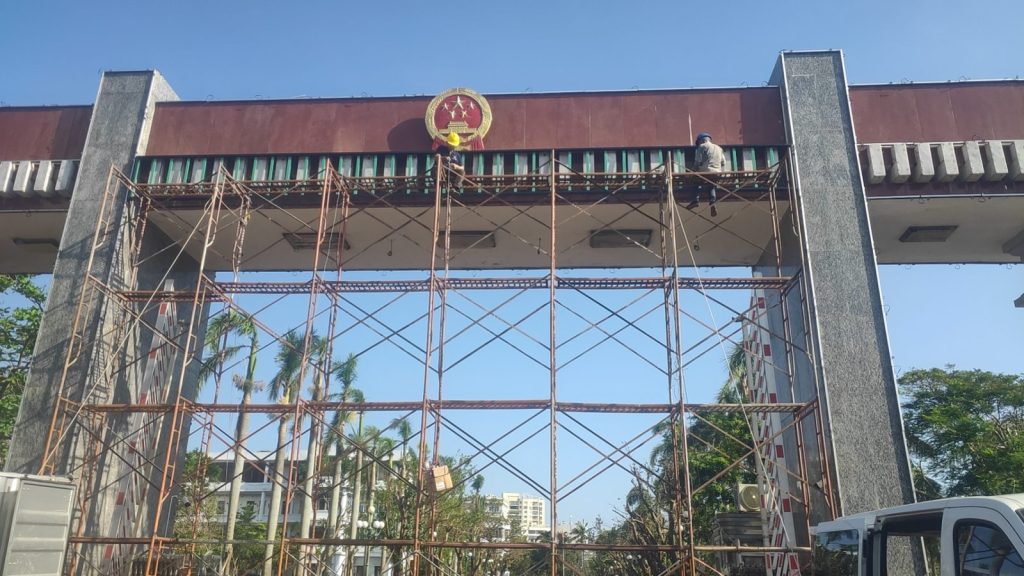户外 LED 显示屏安装工程 现场实拍（6）